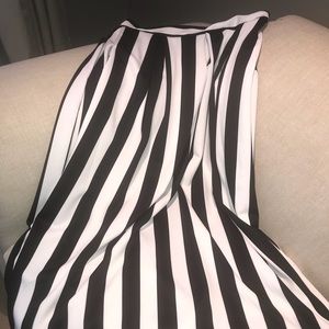 QUUM LONG PLEATED SKIRT WITH POCKETS ✨